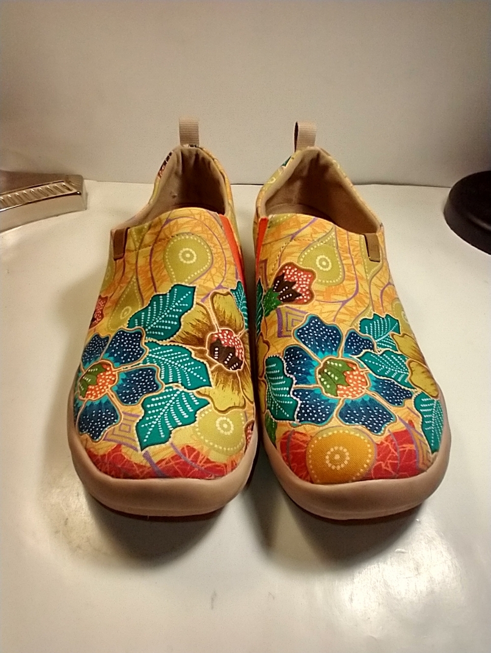 Colorful Floral Slip-On Women's Shoes - Yellow - Picture 3 of 10